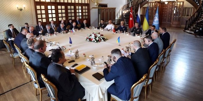 تركيا وأوكرانيا تبحثان تطورات شحن الحبوب