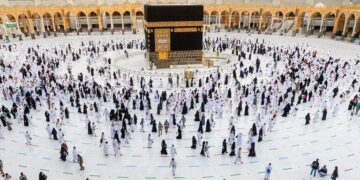 حجاج بيت الله الحرام يُنهون مناسك الحج لهذا العام