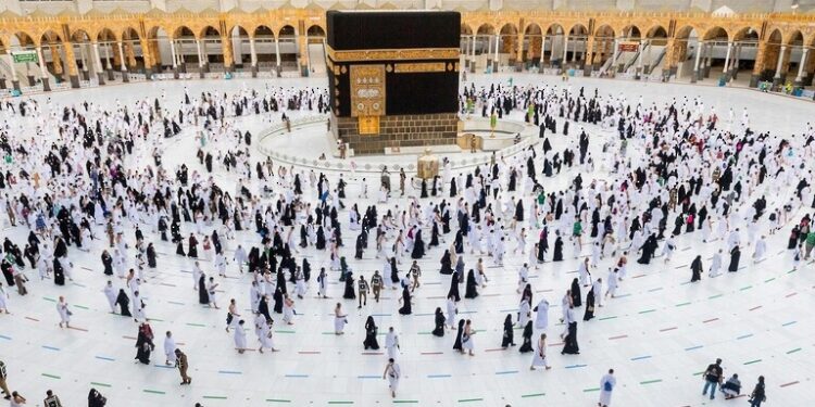 حجاج بيت الله الحرام يُنهون مناسك الحج لهذا العام 1 حجاج بيت الله الحرام يُنهون مناسك الحج لهذا العام