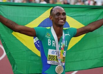 البرازيلي دوس سانتوس يُحرز ذهبية 400 متر حواجز