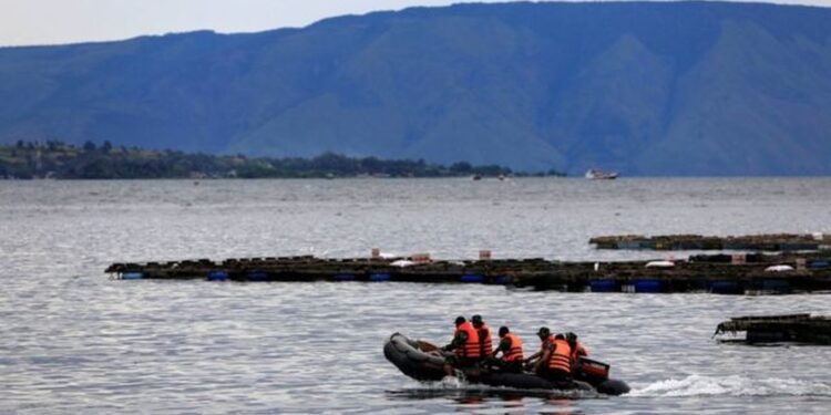 العثور على 9 جثث بعد غرق عبّارة في إندونيسيا 1 العثور على 9 جثث بعد غرق عبّارة في إندونيسيا