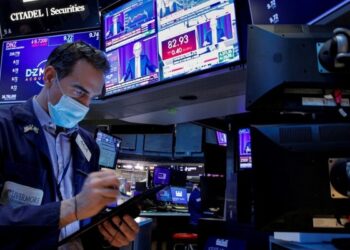 وول ستريت تفتح على انخفاض