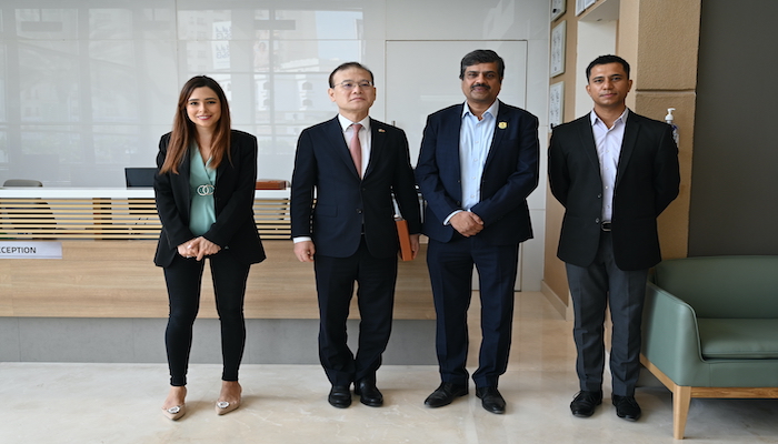 At some days of the soft opening, Aster Royal Hospital receives the Korean Ambassador in Oman