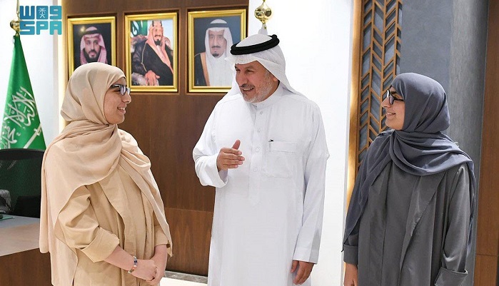 Saudi doctor meets Omani conjoined twins 15 years after separation surgery