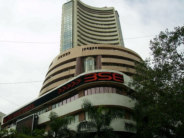 India’s Sensex slumps 652 points