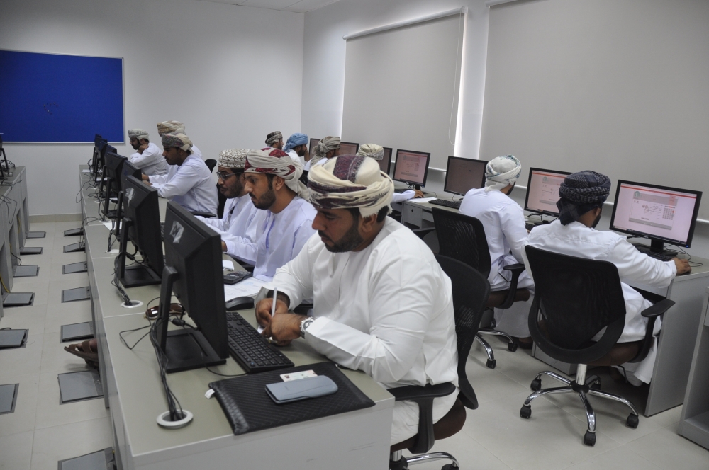 معدل الباحثين عن عمل يتراجع في يونيو