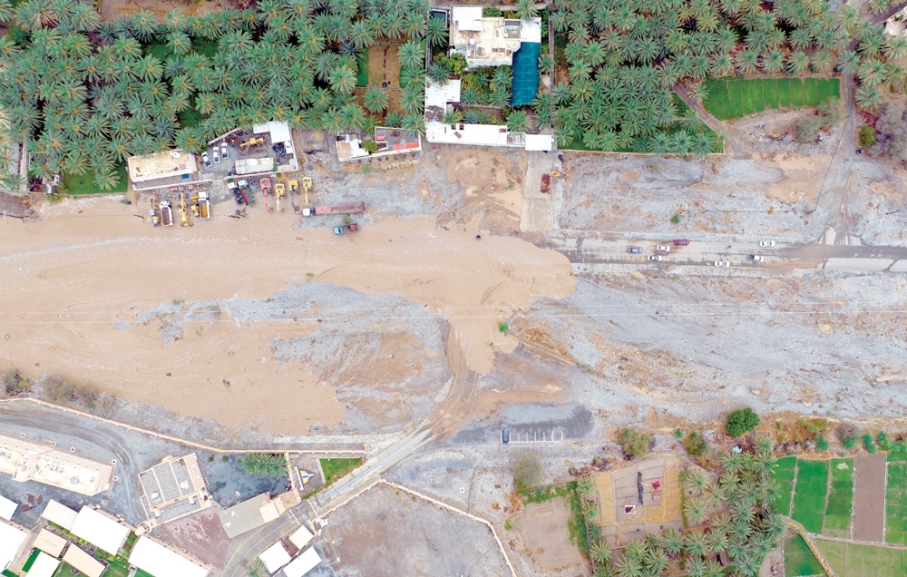 جهود حثيثة لإعــــادة الخـــدمـــات الأســــاســـيـة في الولايات المتضررة بالسيول