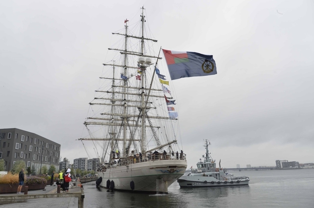 «شباب عُمان الثانية» ترسو في ميناء آلبورج بمملكة الدنمارك