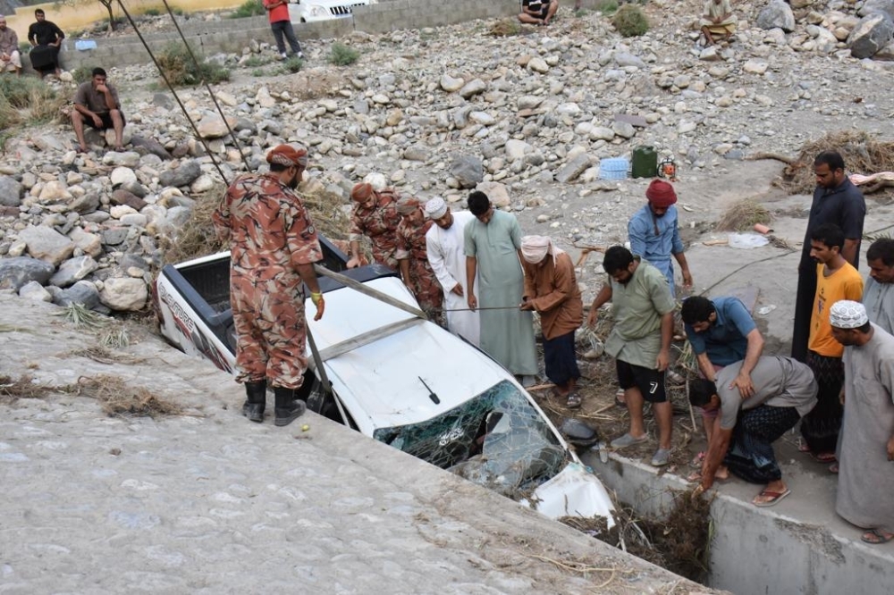 قوات السلطان المسلحة تواصل جهودها في دعم  المناطق المتضررة