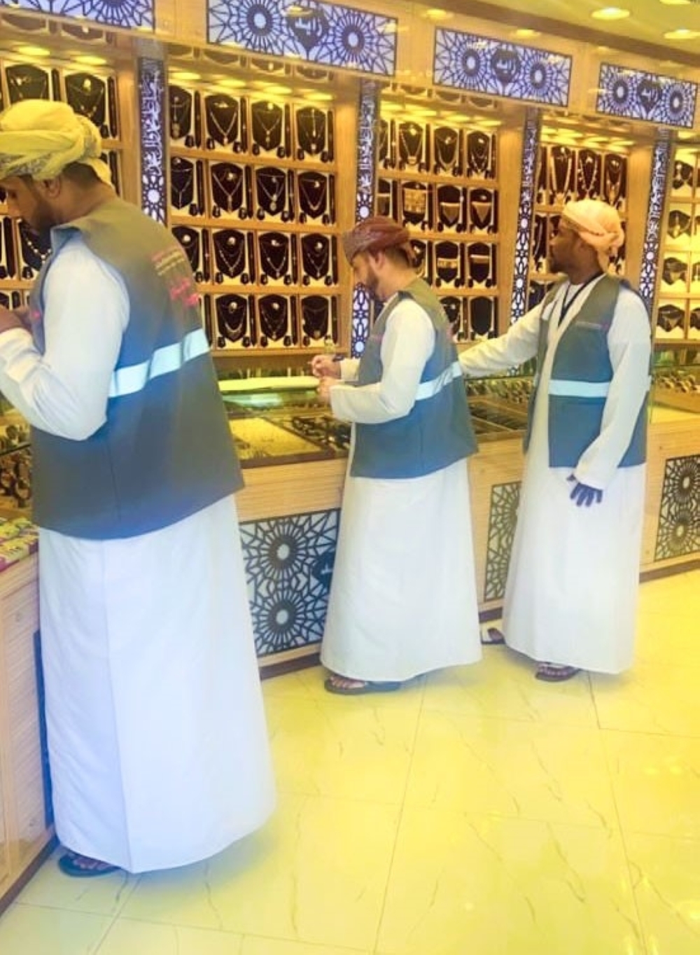 تسجيل 169 مخالفة على محلات بيع وصياغة الذهب والفضة في مسقط