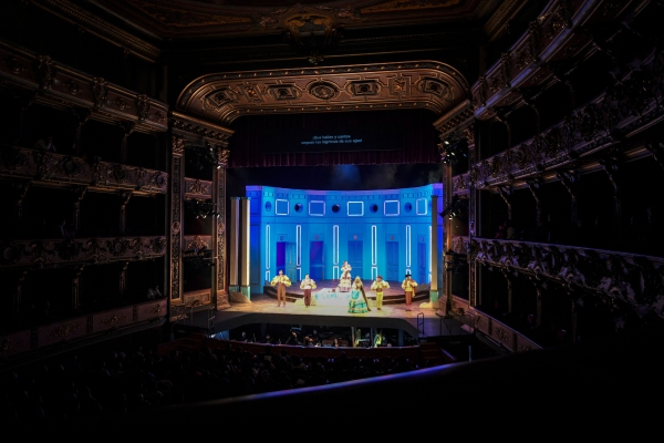 Colombian soprano breaking opera 'molds'