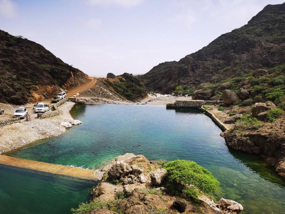 السدود تثبت كفاءتها .. وتعزز المخزون الجوفي من المياه