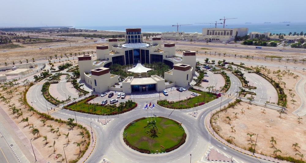 جمعية الصداقة العمانية البحرينية تبحث التعاون الاقتصادي والاستثماري مع غرفة ظفار 1 جمعية الصداقة العمانية البحرينية تبحث التعاون الاقتصادي والاستثماري مع غرفة ظفار