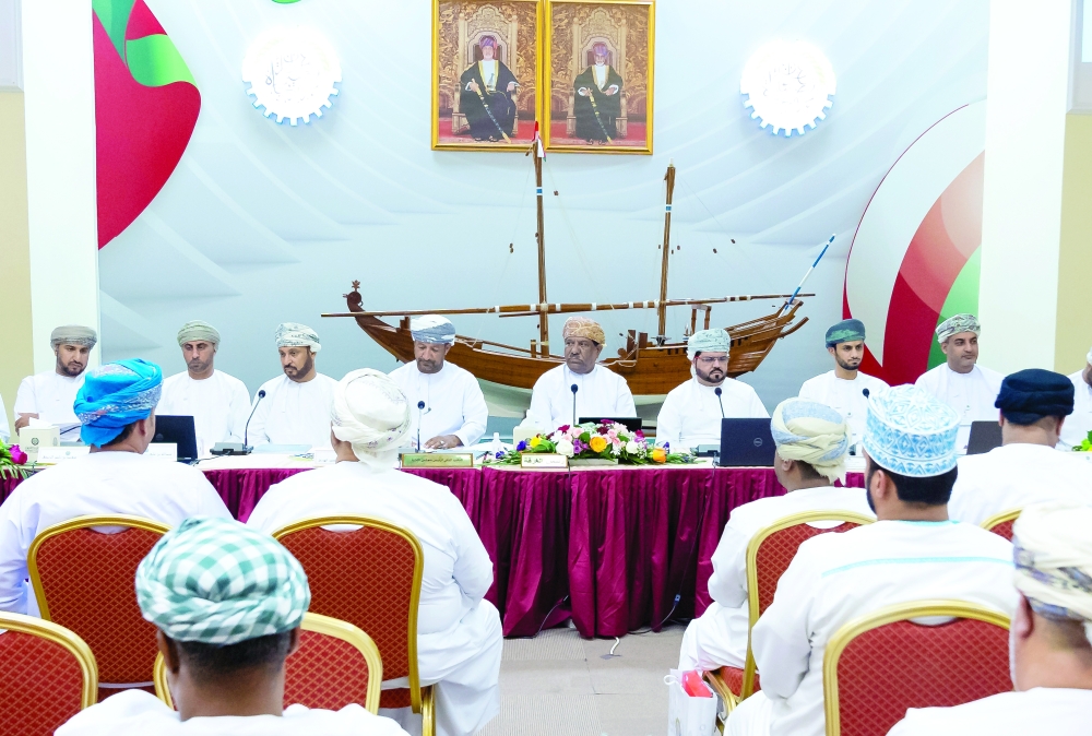 مناقشة التقرير السنوي لغرفة تجارة وصناعة عمان وتمكين القطاع الخاص