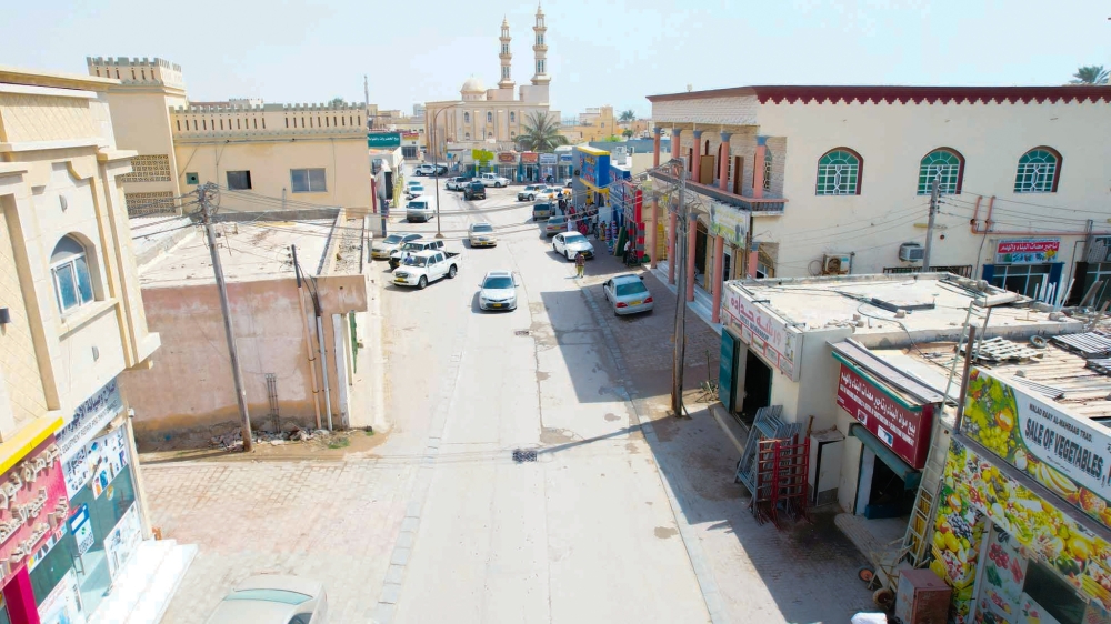 الأهالي يطالبون بحلول جذرية لتأهيل طريق الأشخرة