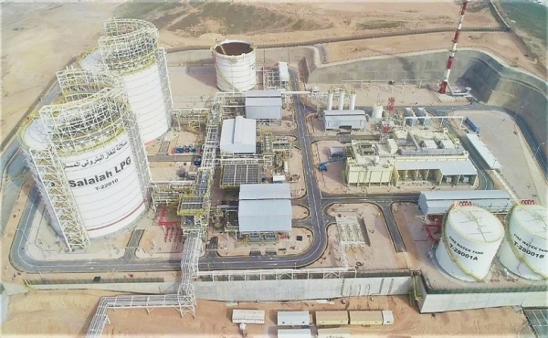 Dhofar Governor reviews OQ’s strategic and investment projects