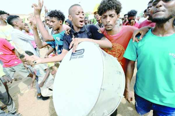 Thousands protest Sudan military rule