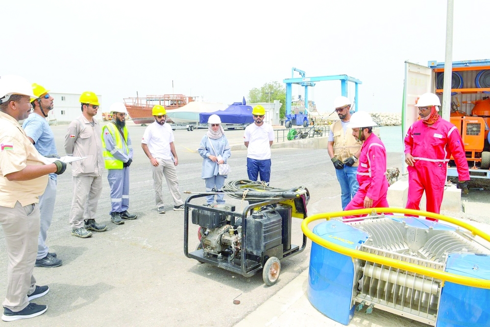 ” البيئة ” تنفذ تمرين لمكافحة التلوث الزيتي