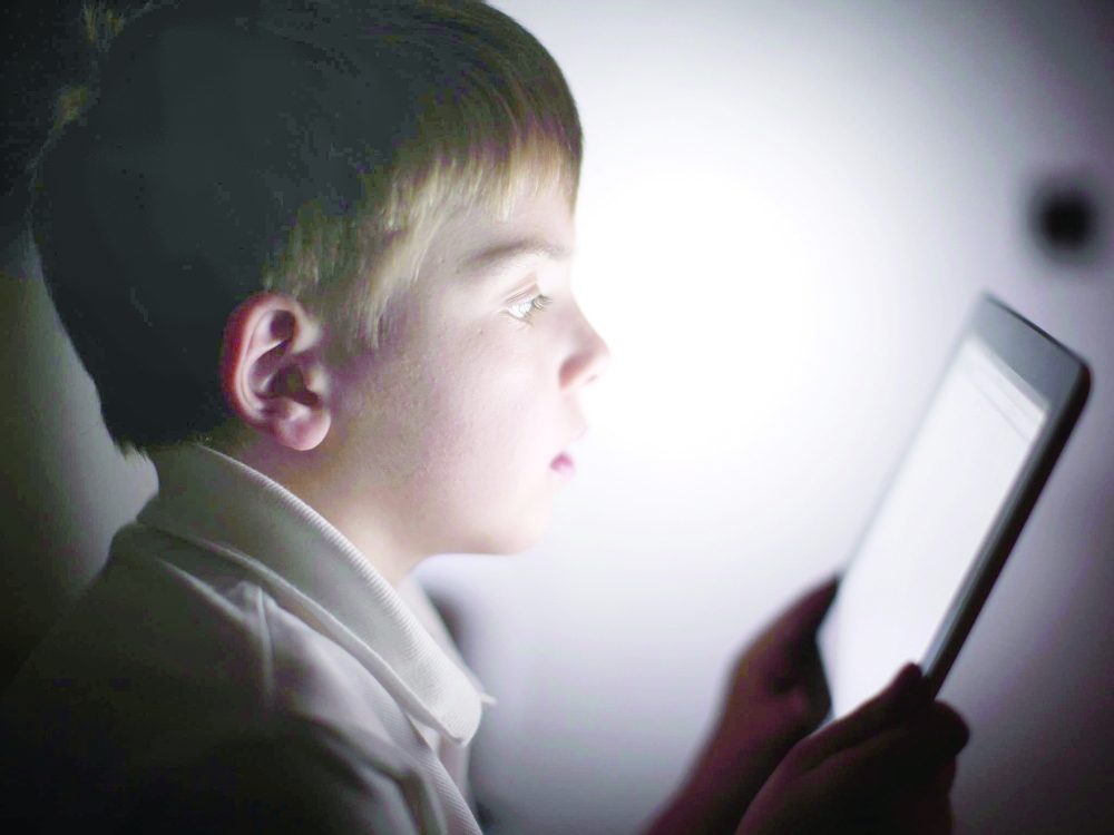 إدمان الألعاب الإلكترونية.. ظاهرة خطيرة تهدد حياة أطفالنا