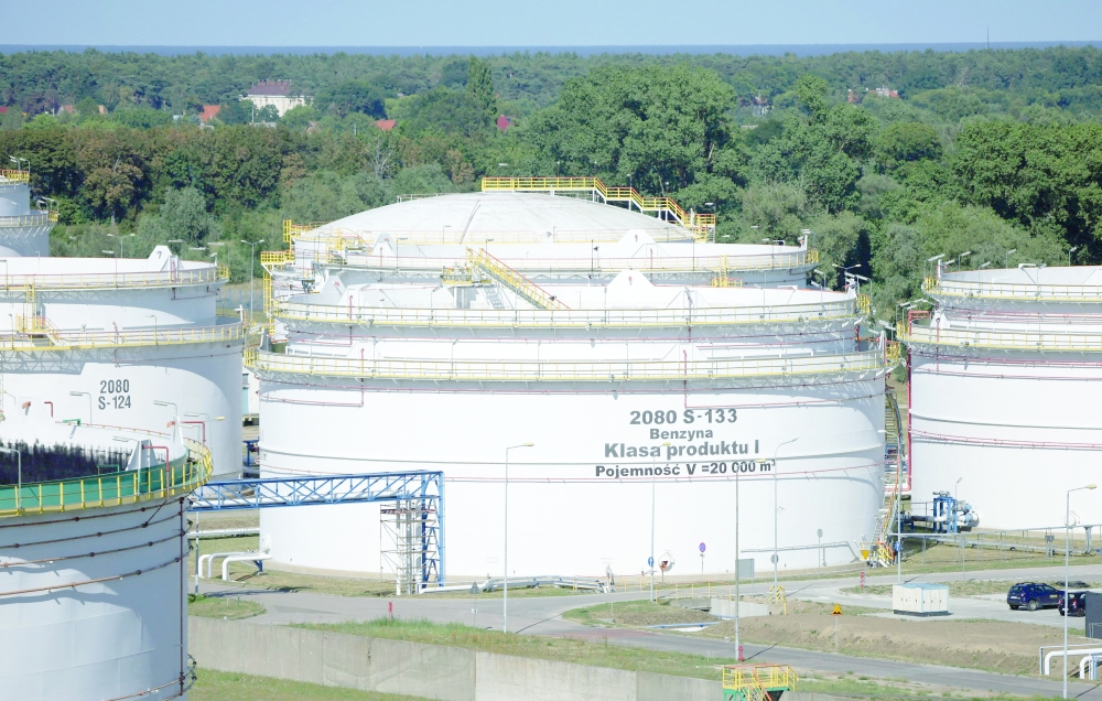 النفط يتراجع 2% مع قرب استئناف إمدادات خليج المكسيك