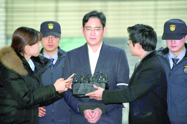 South Korea pardons Samsung boss 'to help the economy'