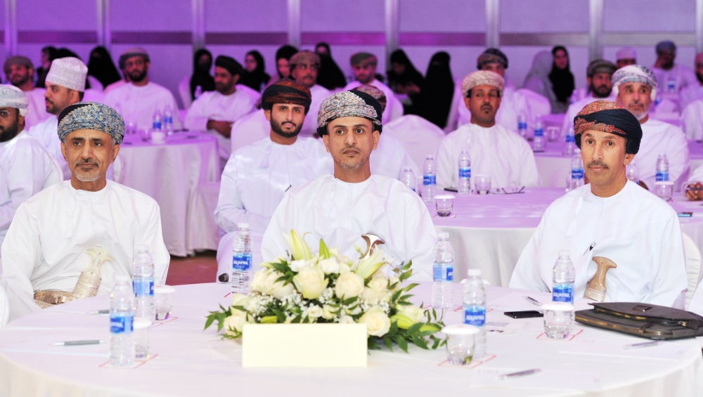 ملتقى بظفار يبحث تهيئة ثقافة بيئة العمـل للمتغيرات العالمية