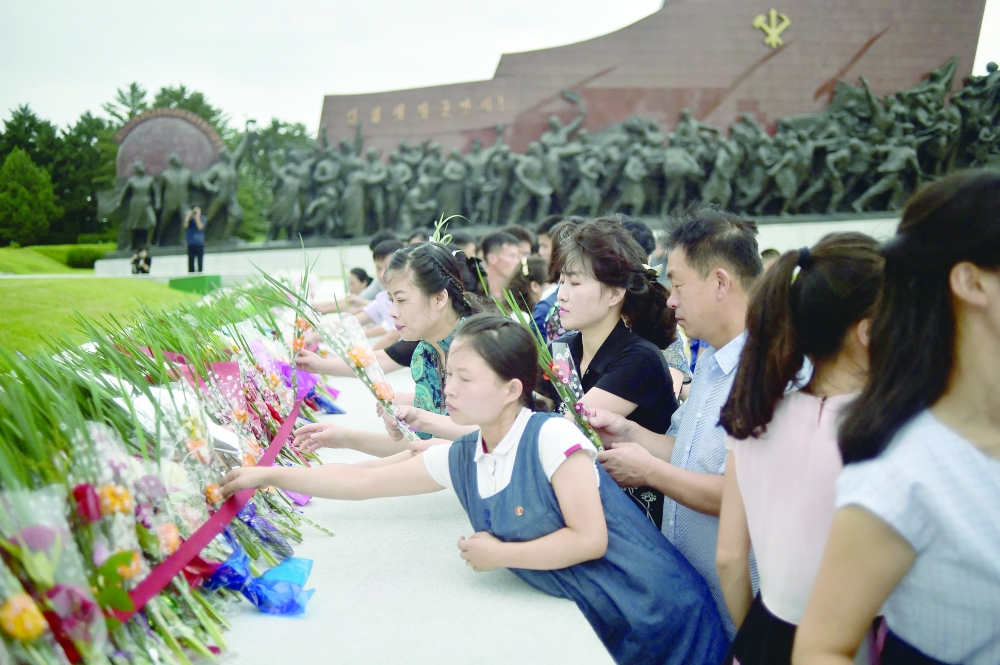 زارنصبا تذكاريا يكرم قتلى الحرب العالية الثانية
رئيس وزراء اليابان يتعهد بعدم شن بلاده حربا أخرى