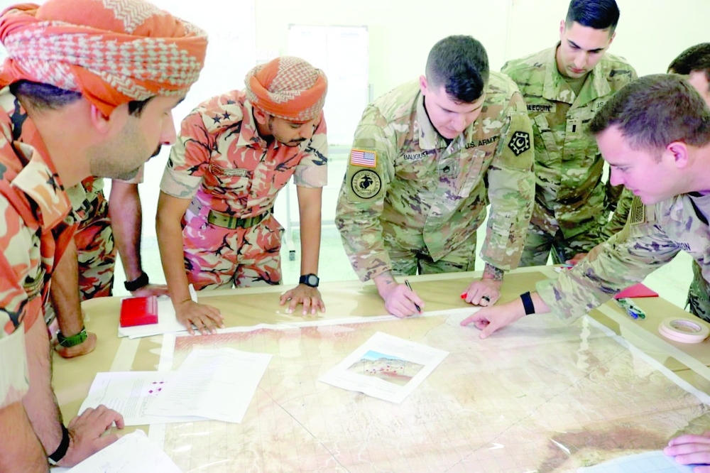 تنفيذ التمرين العسكري العماني الأمريكي «وادي النار»