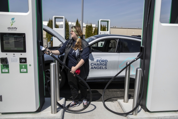 Frustration for electric cars: Finding a charger that works