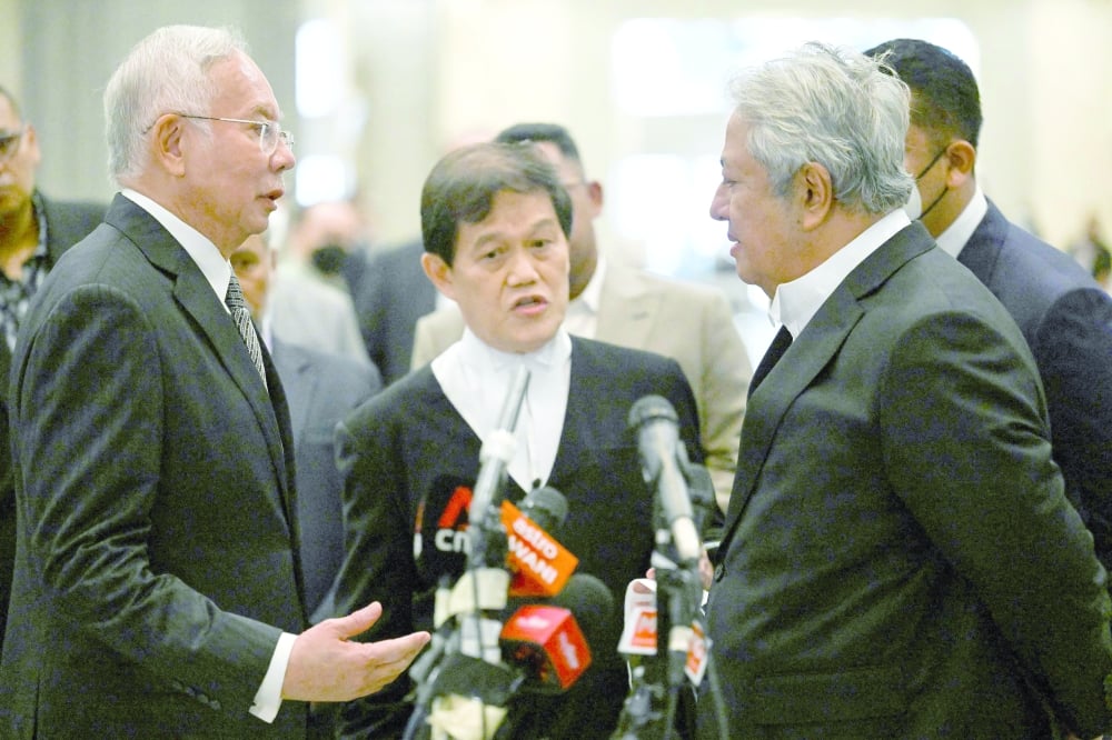 محكمة ماليزية ترفض إعادة محاكمة “رئيس الوزراء السابق “وتسمح بطعن أخير