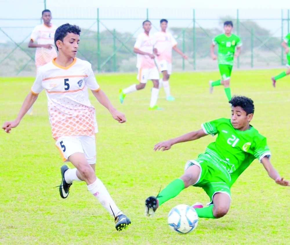 الفرنسي حاجي محمد مشرفا على تطوير المراحل السنية بصحار