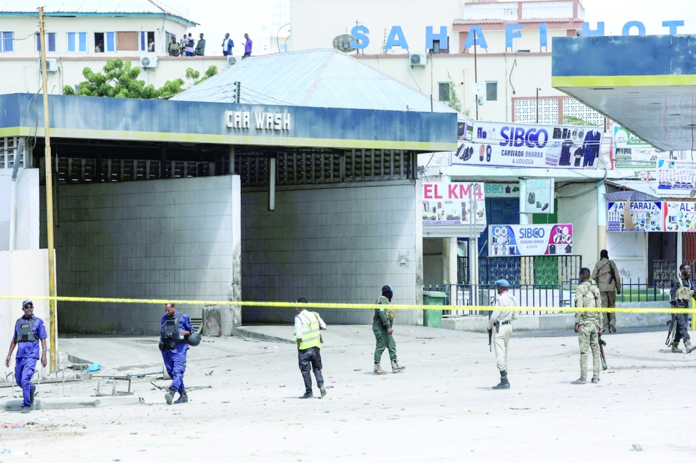 مقتل عشرات المدنيًين في هجوم على فندق بمقديشو