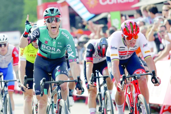 Sam Bennett wins sprint to take Vuelta's second stage