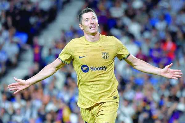 Lewandowski scores two as Barcelona thrash Real Sociedad