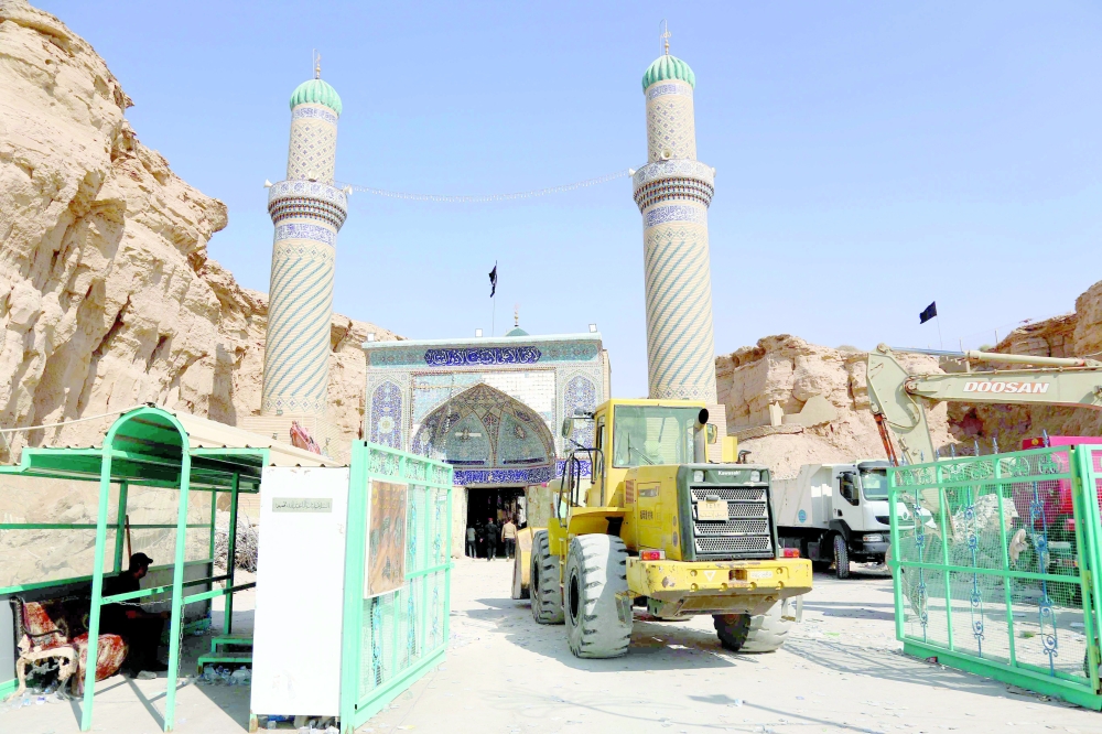 العمل جارٍ بحثًا عن ضحايا آخرين
انتشال 7 جثث من تحت الأنقاض بعد انهيار مزار ديني في العراق