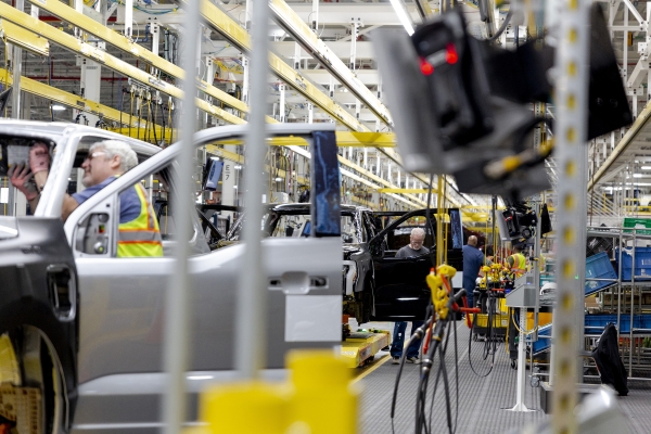 Ford to cut 3,000 jobs in the transition to EVs