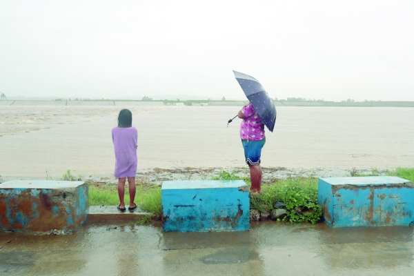 Storm forces Philippine schools to shut day after reopening