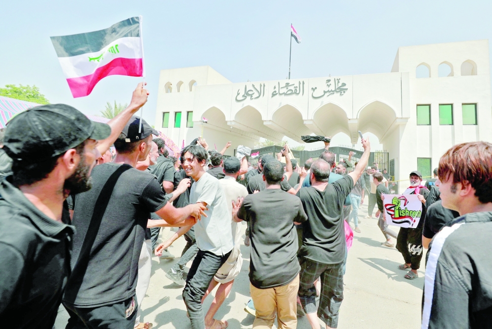 الكاظمي يدعو للهدوء والعدة للحوار الوطني
القضاء العراقي يعلق أعماله بعد تصعيد أزمة سياسية