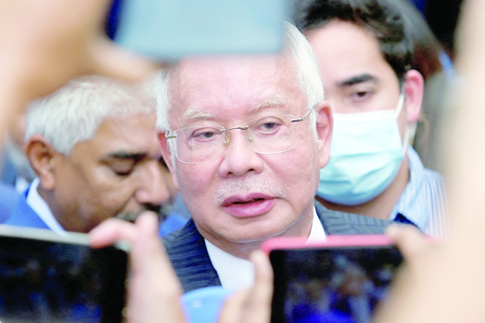 إيداع رئيس وزراء ماليزيا السابق السجن بعد ادانته في فضيحة الصندوق السيادي