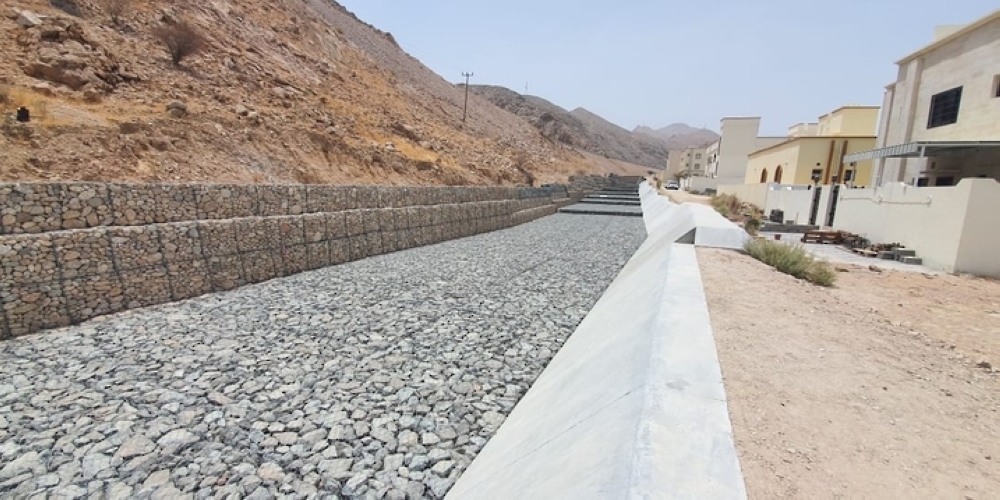 إنجاز مشروع قناة تصريف مياه الأمطار بالعامرات