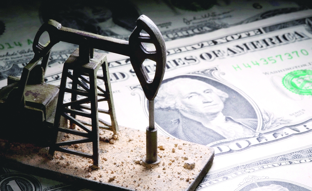 النفط يصعد بدعم من خفض محتمل لإمدادات أوبك+