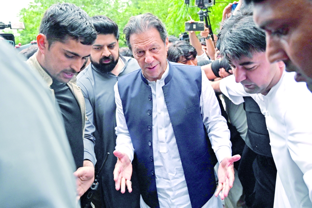 محكمة مكافحة الإرهاب تمنح عمران خان افراجا مؤقتا
فيضانات باكستان تقضي على 900 شخص وفرار 180 ألفا