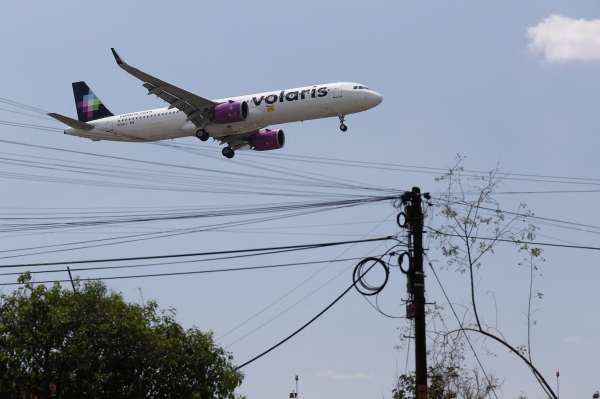 Volaris fires pilot who recorded near-crash
