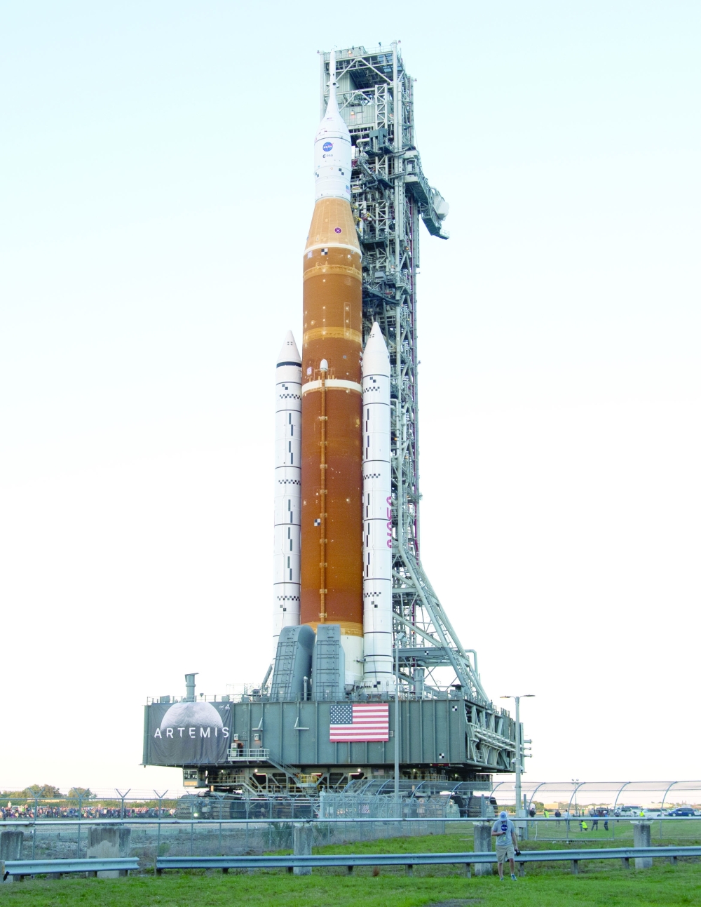 ناسا تقترب من إطلاق صاروخها إلى القمر