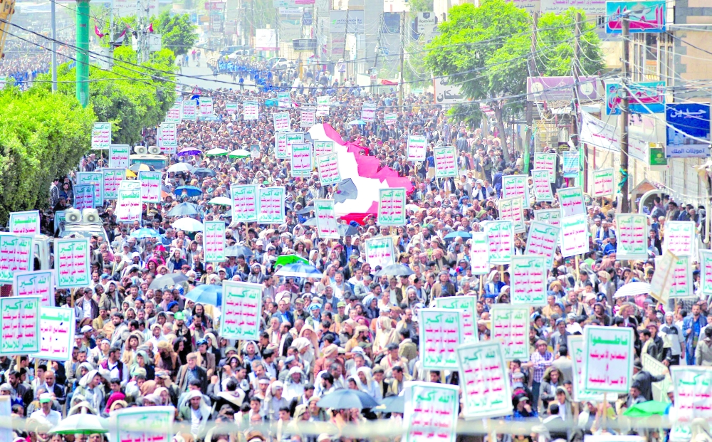 16 منظمة حقوقية تدعو” أنصار الله” إلى فتح الطرق الحيوية
23 قتيلا في معارك تعز والحكومة اليمنية تحذر من تصعيد خطير