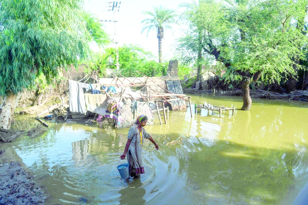 مع ارتفاع عدد الضحايا
عشرات ملايين الباكستانيين يرزحون تحت وطأة فيضانات مدمرة