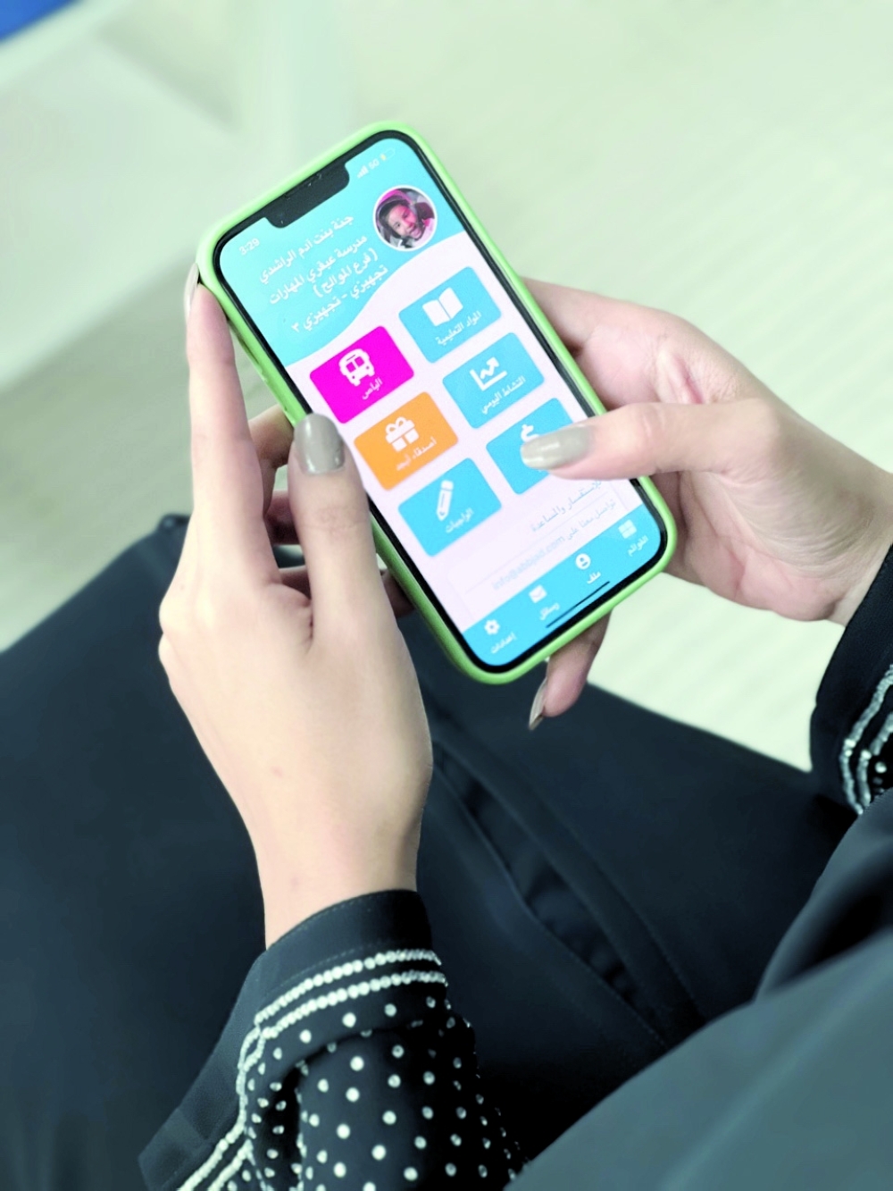 تطبيق يتيح لأولياء الأمور تتبع التفاصيل الدراسية وحركة الحافلات