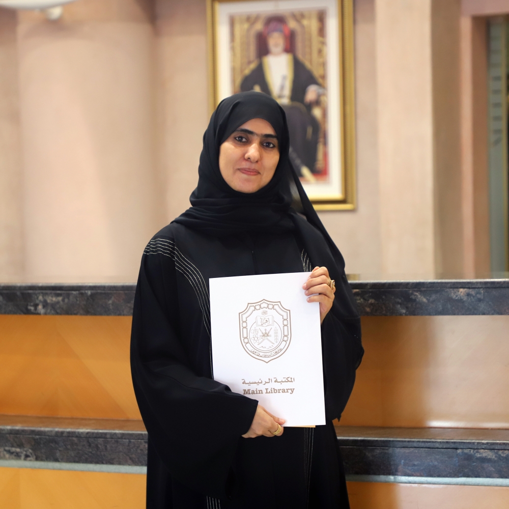 طالبة دكتوراة تفوز بمسابقة بحثية بجامعة السلطان قابوس