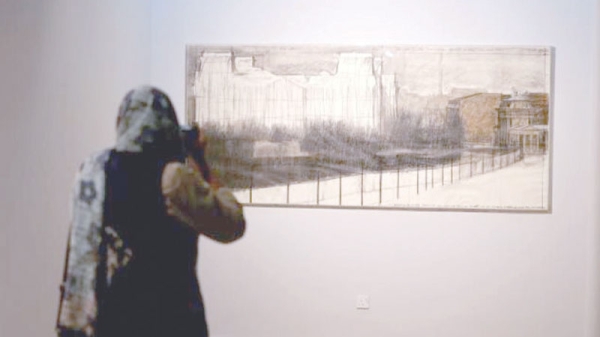 Thousands throng to Iran museum with Western art masterpieces