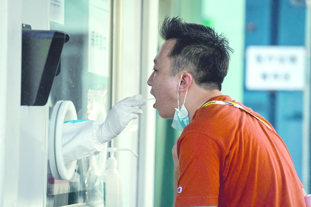 بدء تحقيق في استجابة الحكومة البريطانية بشأن جائحة كوفيد..ومتوسط عمر الأميركيين المتوقع واصل تراجعه